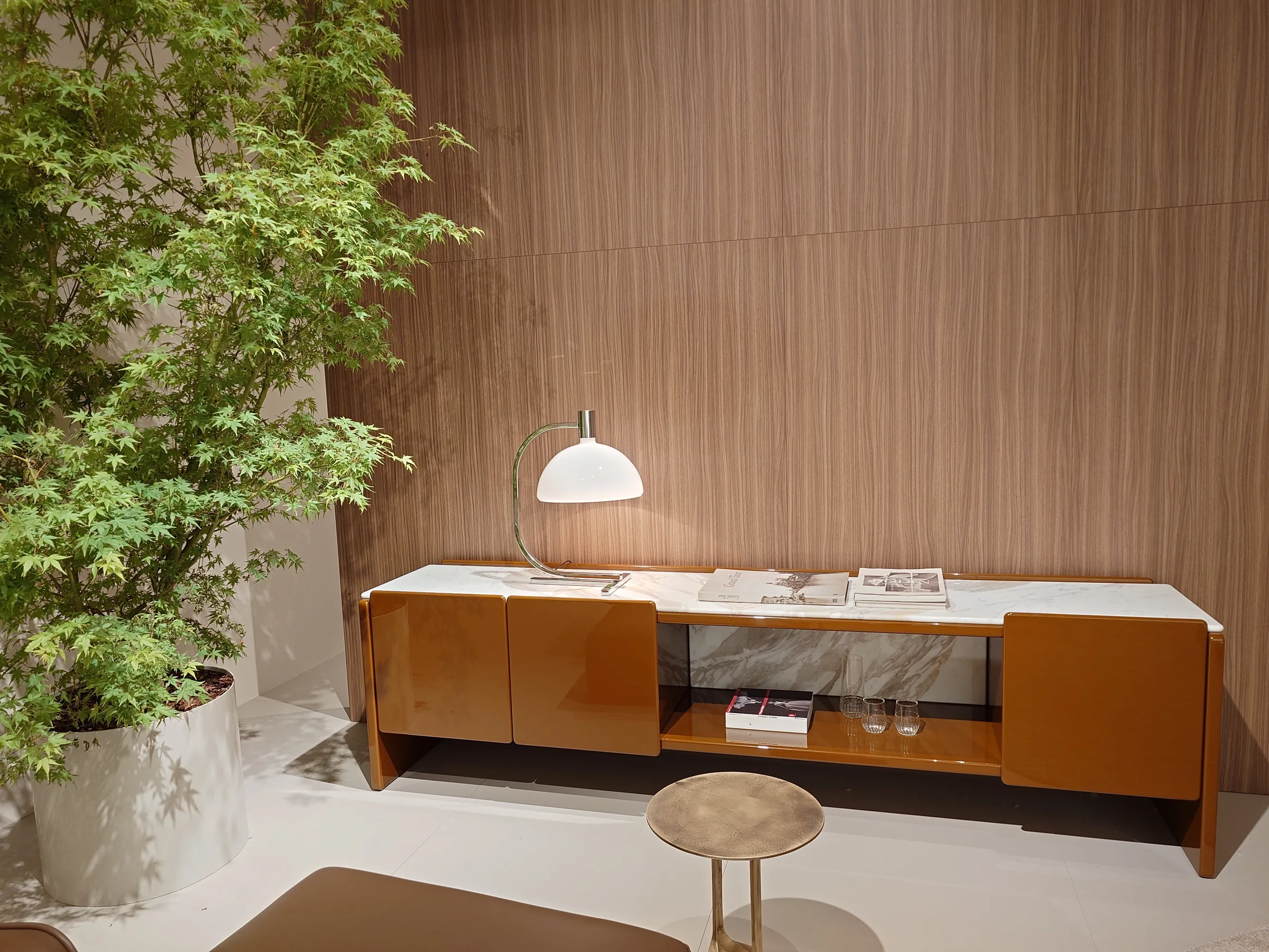 Einrichtungsbeispiel aus dem STEWARTS-Archiv: Sideboard mit Marmorplatte